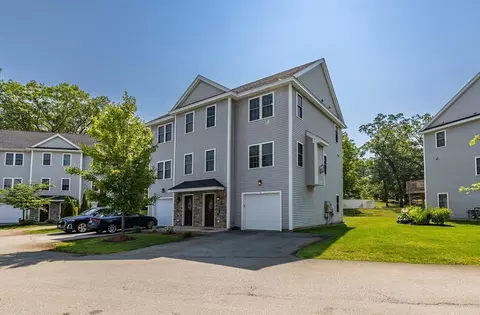 5 Collins Cir #13, Chelmsford, MA 01824
