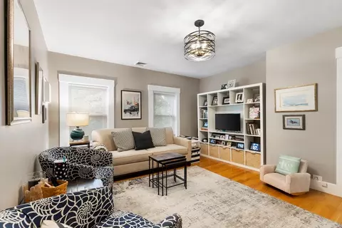 Living - 22 Union St #3, Reading, MA 01867 photo 2 of 3