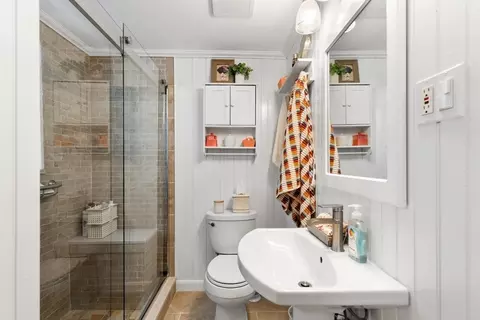 Bath - 22 Union St #3, Reading, MA 01867 photo 1 of 1
