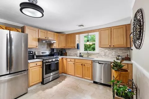 Kitchen - 22 Union St #3, Reading, MA 01867 photo 2 of 3