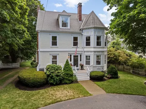 561 Washington St, Duxbury, MA 02332