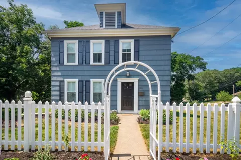 89 Congress St, Amesbury, MA 01913