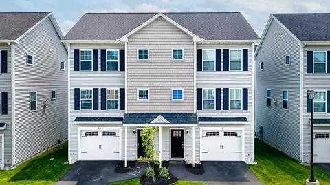 1400 Gorham St #44, Lowell, MA 01852