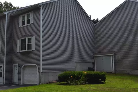95 Tennis Plaza Rd #24, Dracut, MA 01826