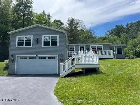86 Sandmill Hill Rd, Cheshire, MA 01225