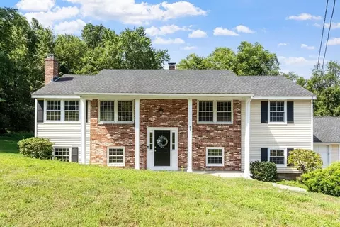 27 Launching Rd, Andover, MA 01810