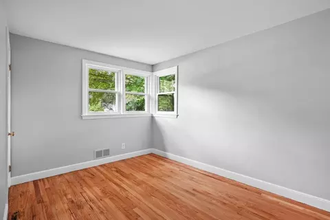 Bedroom - 200 Edgewater Dr, Framingham, MA 01702 photo 6 of 8