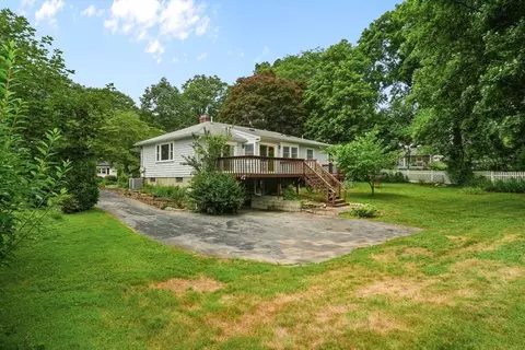 Exterior - 200 Edgewater Dr, Framingham, MA 01702 photo 8 of 9
