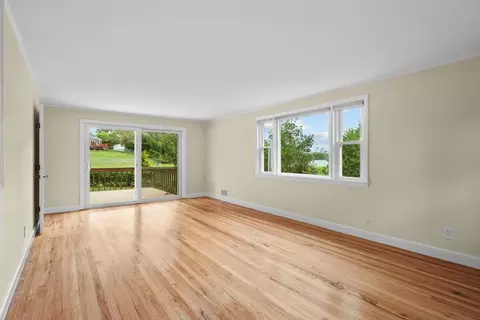 Living - 200 Edgewater Dr, Framingham, MA 01702 photo 2 of 4