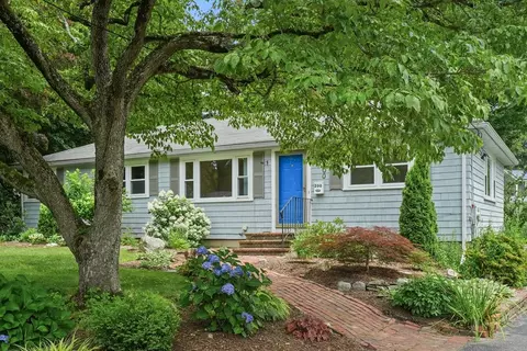 200 Edgewater Dr, Framingham, MA 01702