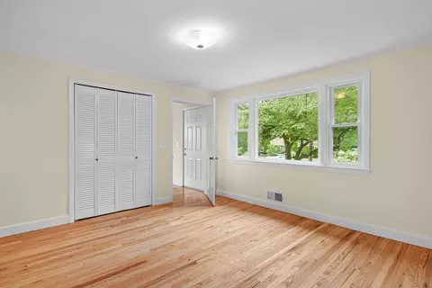 Bedroom - 200 Edgewater Dr, Framingham, MA 01702 photo 1 of 8