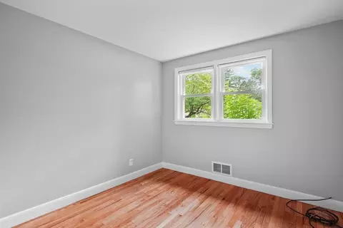 Bedroom - 200 Edgewater Dr, Framingham, MA 01702 photo 5 of 8