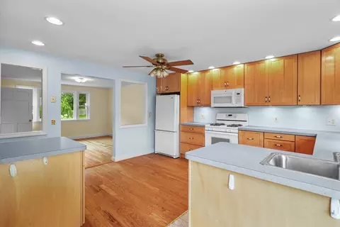 Kitchen - 200 Edgewater Dr, Framingham, MA 01702 photo 1 of 4