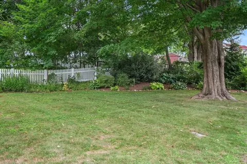 Exterior - 200 Edgewater Dr, Framingham, MA 01702 photo 6 of 9