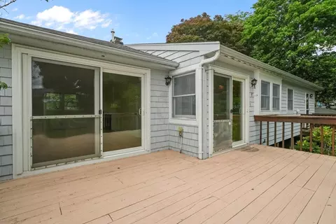 Exterior - 200 Edgewater Dr, Framingham, MA 01702 photo 5 of 9