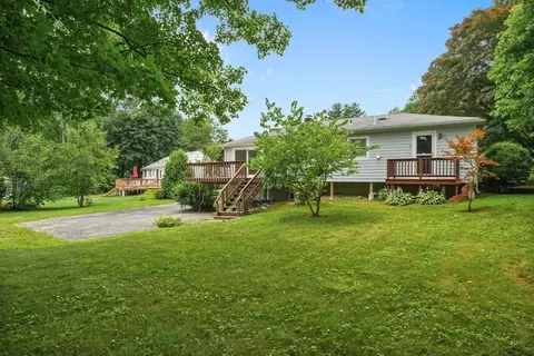 Exterior - 200 Edgewater Dr, Framingham, MA 01702 photo 7 of 9