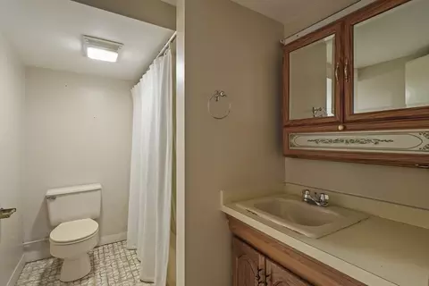 Bath - 200 Edgewater Dr, Framingham, MA 01702 photo 4 of 4