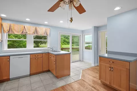 Kitchen - 200 Edgewater Dr, Framingham, MA 01702 photo 4 of 4