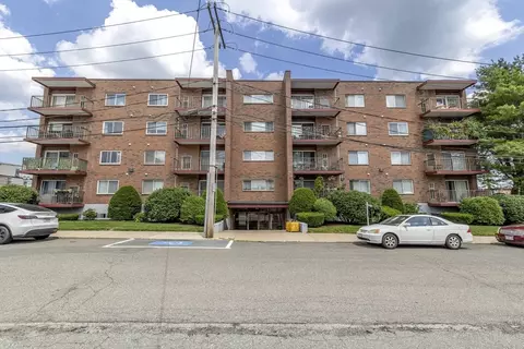 10 Foster St #405, Wakefield, MA 01880