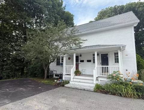 9 Temple Pl #9, Andover, MA 01810