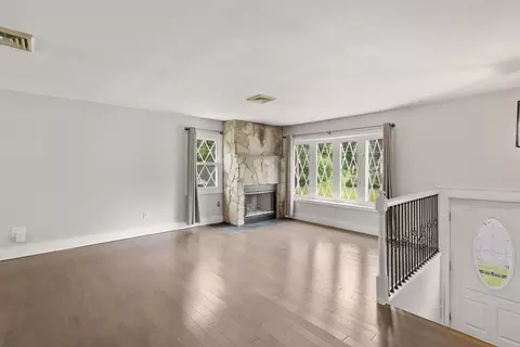 Living - 35 Nancy Dr, Webster, MA 01570 photo 4 of 6