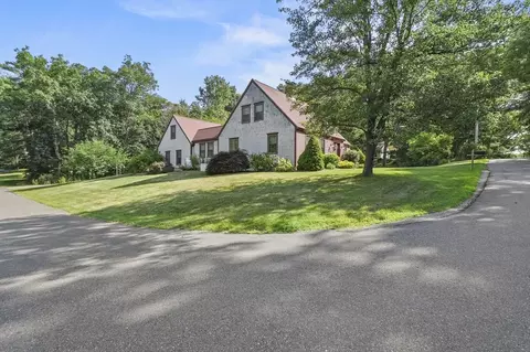 22 Greentree Ln, Newbury, MA 01922