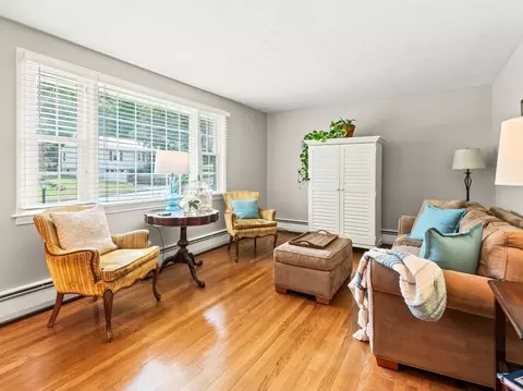Living - 27 Whitla Dr, Worcester, MA 01604 photo 1 of 2