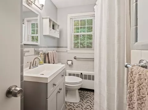 Bath - 27 Whitla Dr, Worcester, MA 01604 photo 1 of 1