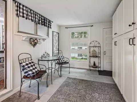 Entry Way - 27 Whitla Dr, Worcester, MA 01604 photo 1 of 3