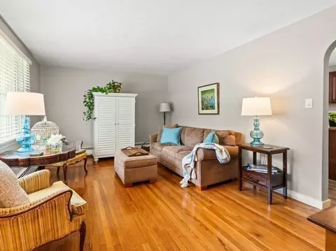 Living - 27 Whitla Dr, Worcester, MA 01604 photo 2 of 2