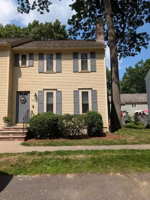 348 Wellman Ave #348, Chelmsford, MA 01863