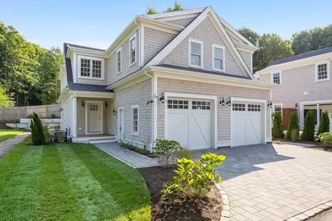 255 Old Main Rd #2A, Falmouth, MA 02556