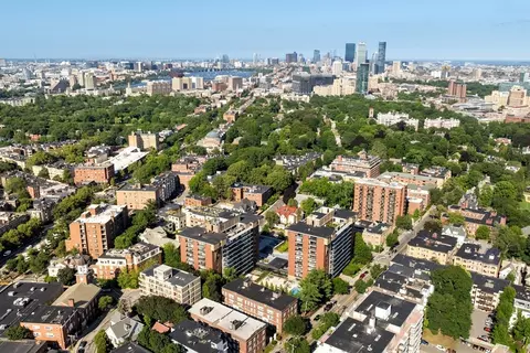 50 Longwood Ave #611, Brookline, MA 02446