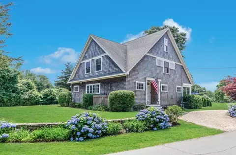 34 Nonquitt Ave, Dartmouth, MA 02748