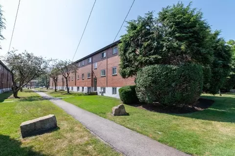 36 Bryon Rd #5, Chestnut Hill, MA 02467