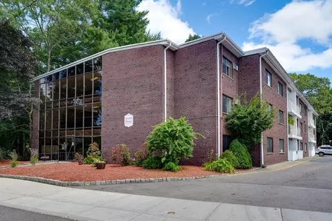 915 Edgell Rd #60, Framingham, MA 01701