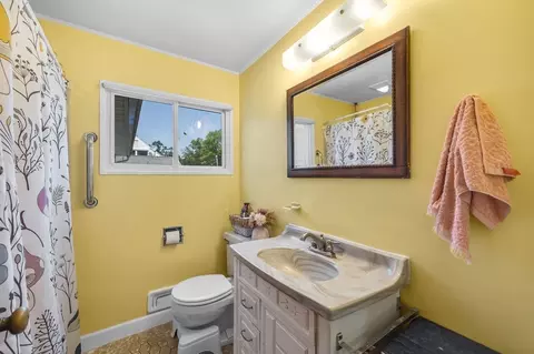 Bath - 36 Yamaska Rd, Springfield, MA 01118 photo 2 of 3