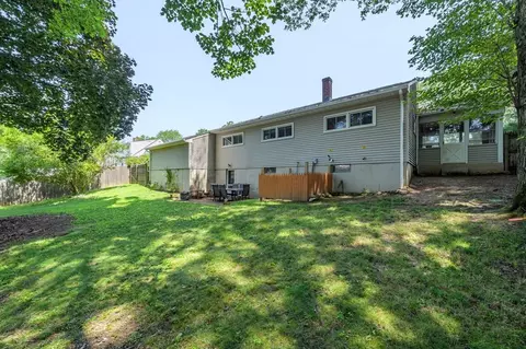 Exterior - 36 Yamaska Rd, Springfield, MA 01118 photo 2 of 5