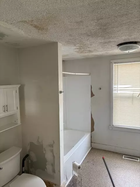 176-178 Corthell St, Springfield, MA 01151 photo 8