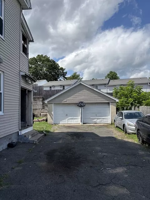 176-178 Corthell St, Springfield, MA 01151 photo 4
