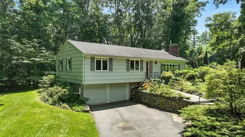 5 Ashwood Rd, Acton, MA 01720