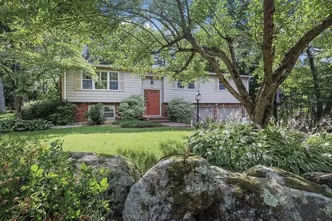 162 Oak St, Uxbridge, MA 01569