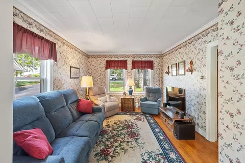 Living - 40 Robillard St, Gardner, MA 01440 photo 1 of 1