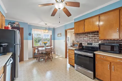 Kitchen - 40 Robillard St, Gardner, MA 01440 photo 1 of 3