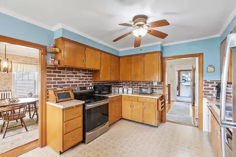 Kitchen - 40 Robillard St, Gardner, MA 01440 photo 3 of 3