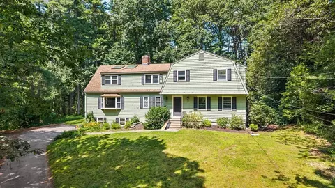 30 Regina Dr, Chelmsford, MA 01824