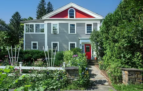 218 Elm St, Northampton, MA 01060