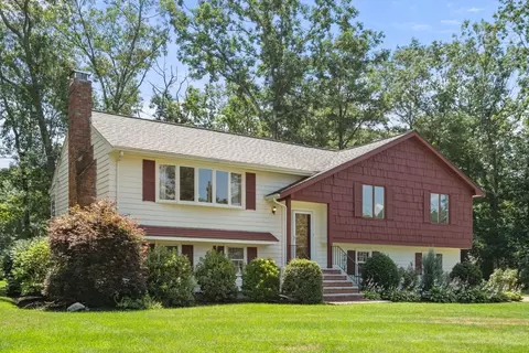 101 Green St, Medfield, MA 02052