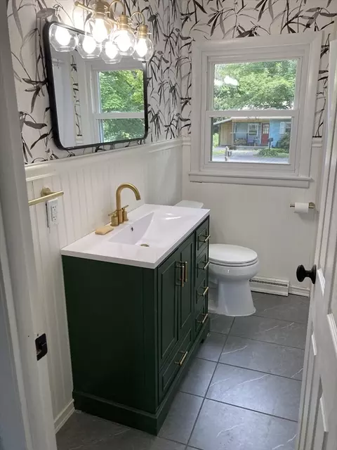 17 John St, Easthampton, MA 01027 photo 11