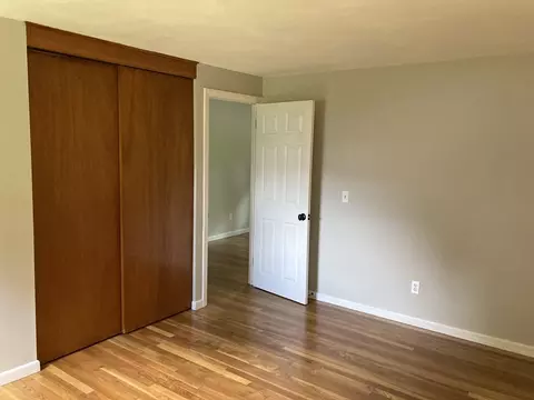 17 John St, Easthampton, MA 01027 photo 9